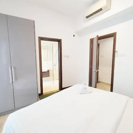 Regalia Suites With Infinity Pool Klcc By Staycation Homes Kuala Lumpur Luaran gambar