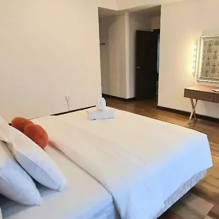 Regalia Suites With Infinity Pool Klcc By Staycation Homes Kuala Lumpur Luaran gambar