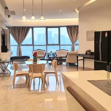 Regalia Suites With Infinity Pool Klcc By Staycation Homes Kuala Lumpur Luaran gambar