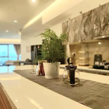 Regalia Suites With Infinity Pool Klcc By Staycation Homes Kuala Lumpur Luaran gambar