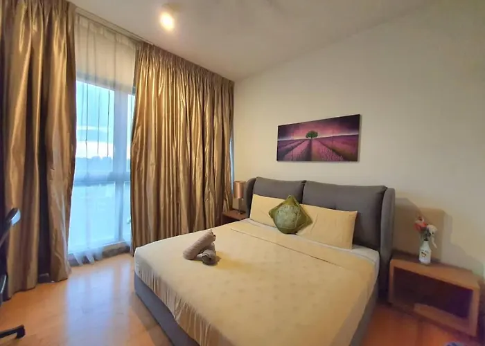 Regalia Suites With Infinity Pool Klcc By Staycation Homes