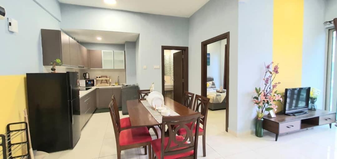 Apartemen Regalia With Infinity Pool Klcc By Staycation Homes