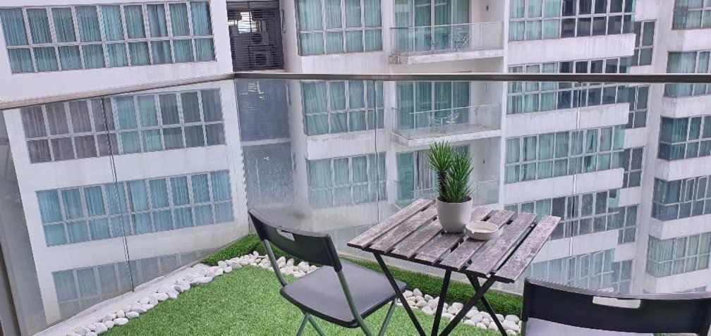 Regalia With Infinity Pool Klcc By Staycation Homes Pangsapuri *