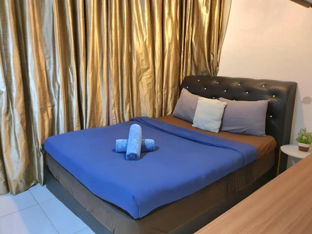 Regalia With Infinity Pool Klcc By Staycation Homes Apartemen *
