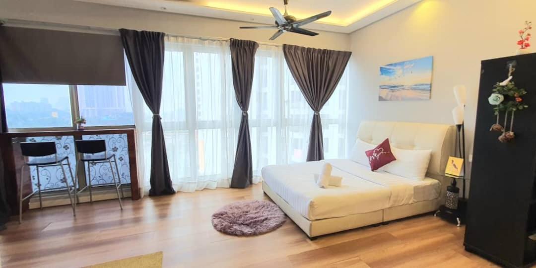 Regalia With Infinity Pool Klcc By Staycation Homes Kuala Lumpur