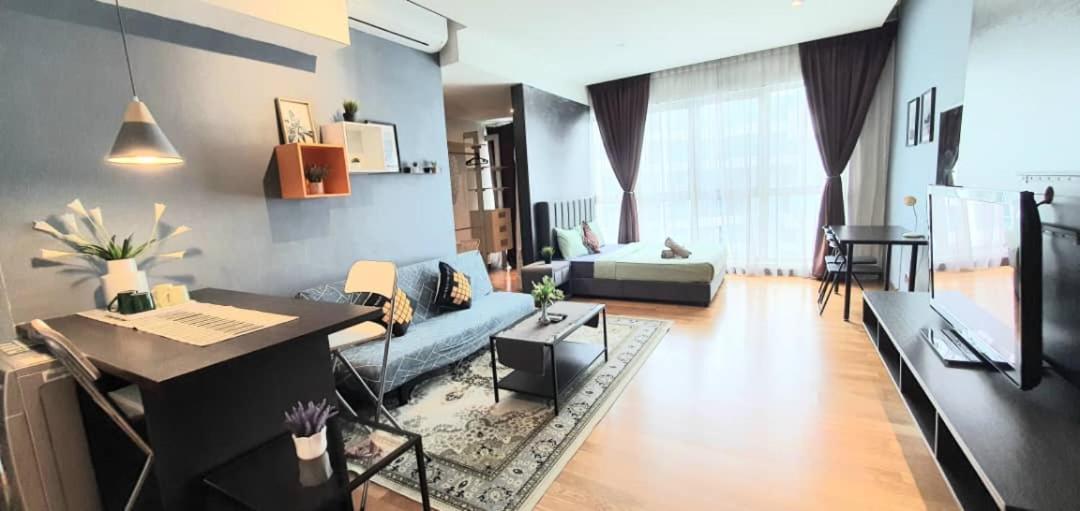 Regalia With Infinity Pool Klcc By Staycation Homes Pangsapuri