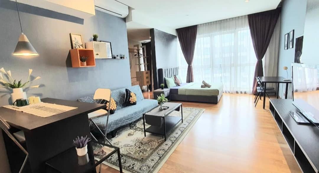 Regalia With Infinity Pool Klcc By Staycation Homes Kuala Lumpur