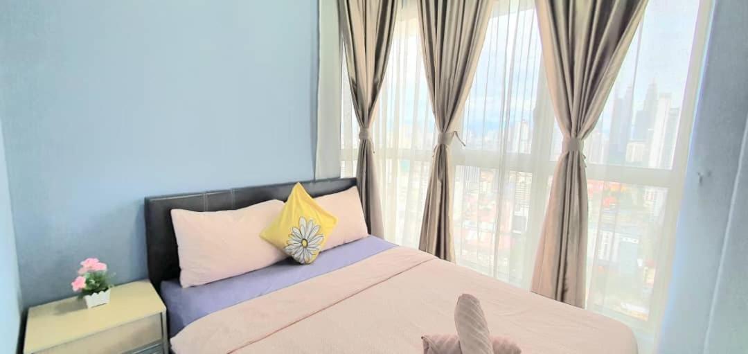 Pangsapuri Regalia With Infinity Pool Klcc By Staycation Homes
