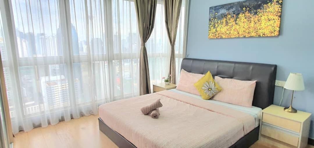 Regalia With Infinity Pool Klcc By Staycation Homes