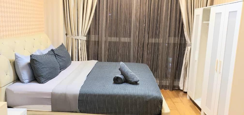 Regalia With Infinity Pool Klcc By Staycation Homes Apartemen *