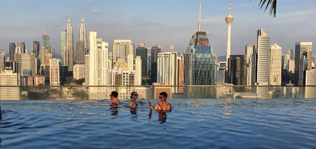 Regalia With Infinity Pool Klcc By Staycation Homes *
