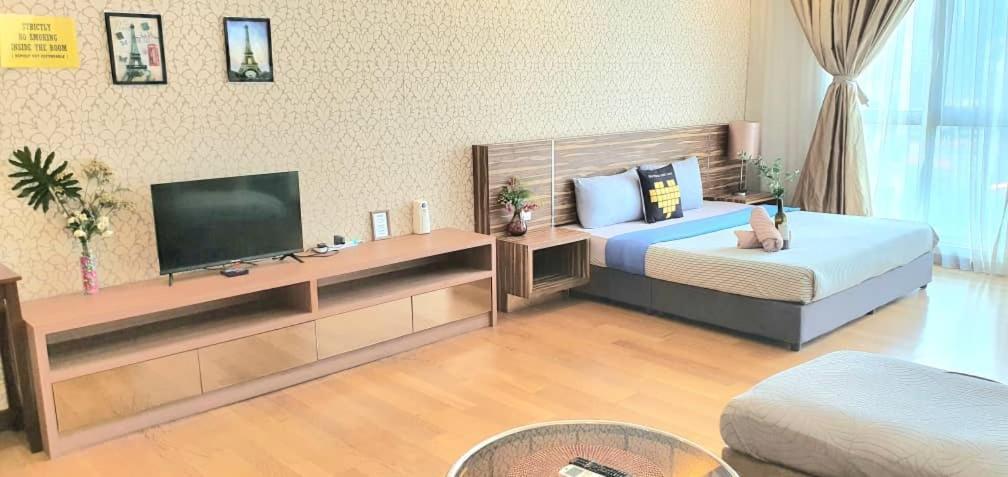 Apartemen Regalia With Infinity Pool Klcc By Staycation Homes