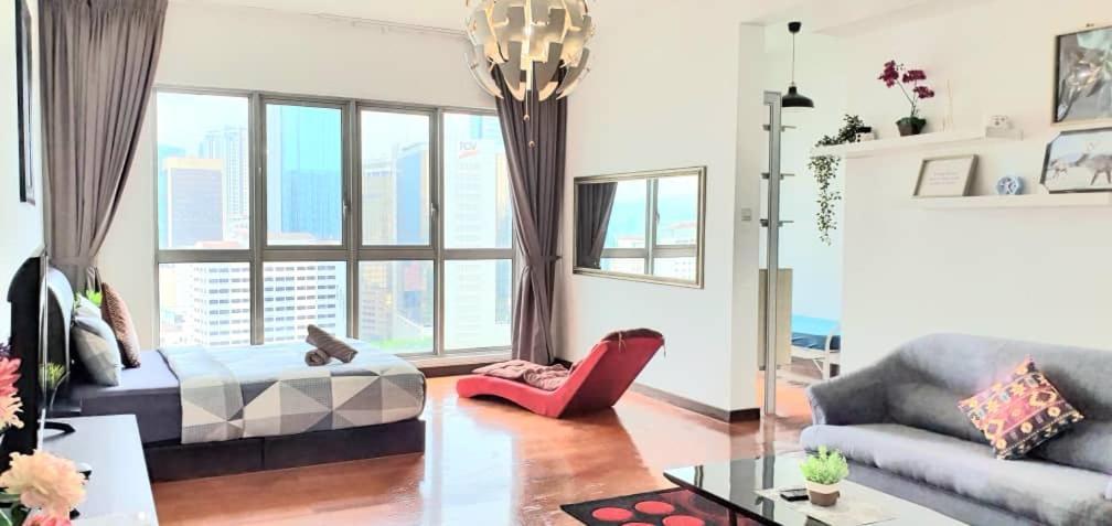 Regalia With Infinity Pool Klcc By Staycation Homes Apartemen Kuala Lumpur