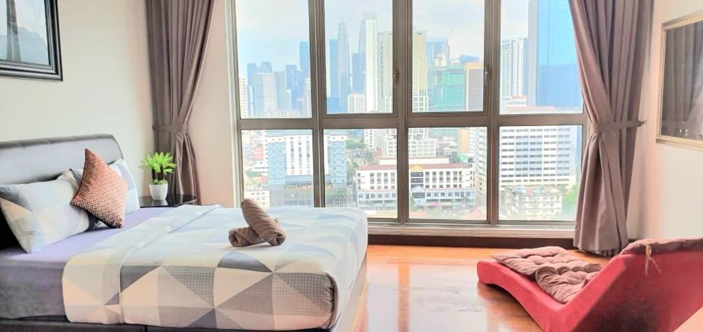Pangsapuri Regalia With Infinity Pool Klcc By Staycation Homes *