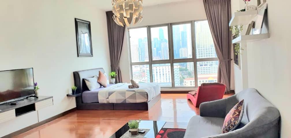 Regalia With Infinity Pool Klcc By Staycation Homes