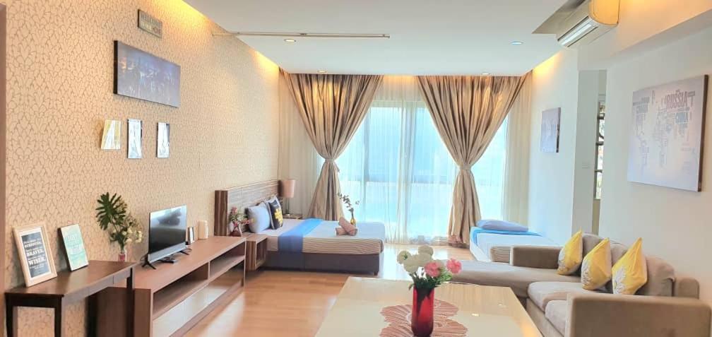 Pangsapuri Regalia With Infinity Pool Klcc By Staycation Homes *